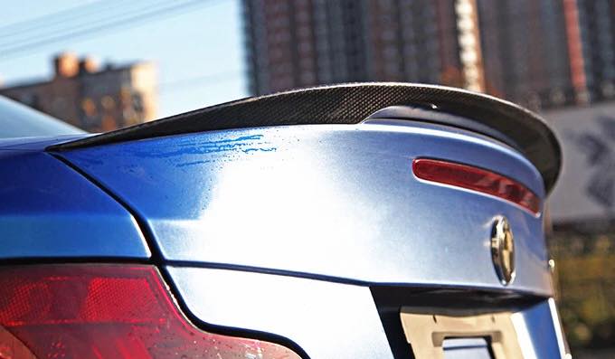 Performance style carbon spoiler for E82